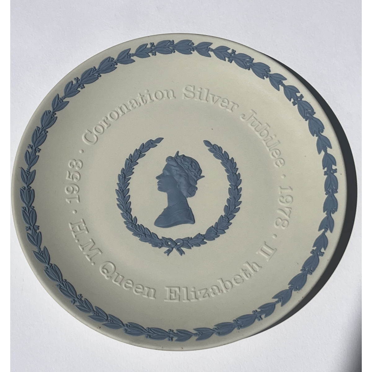 Wedgwood Queen Elizabeth II Coronation Silver Jubilee 1978 White Jasper Plate